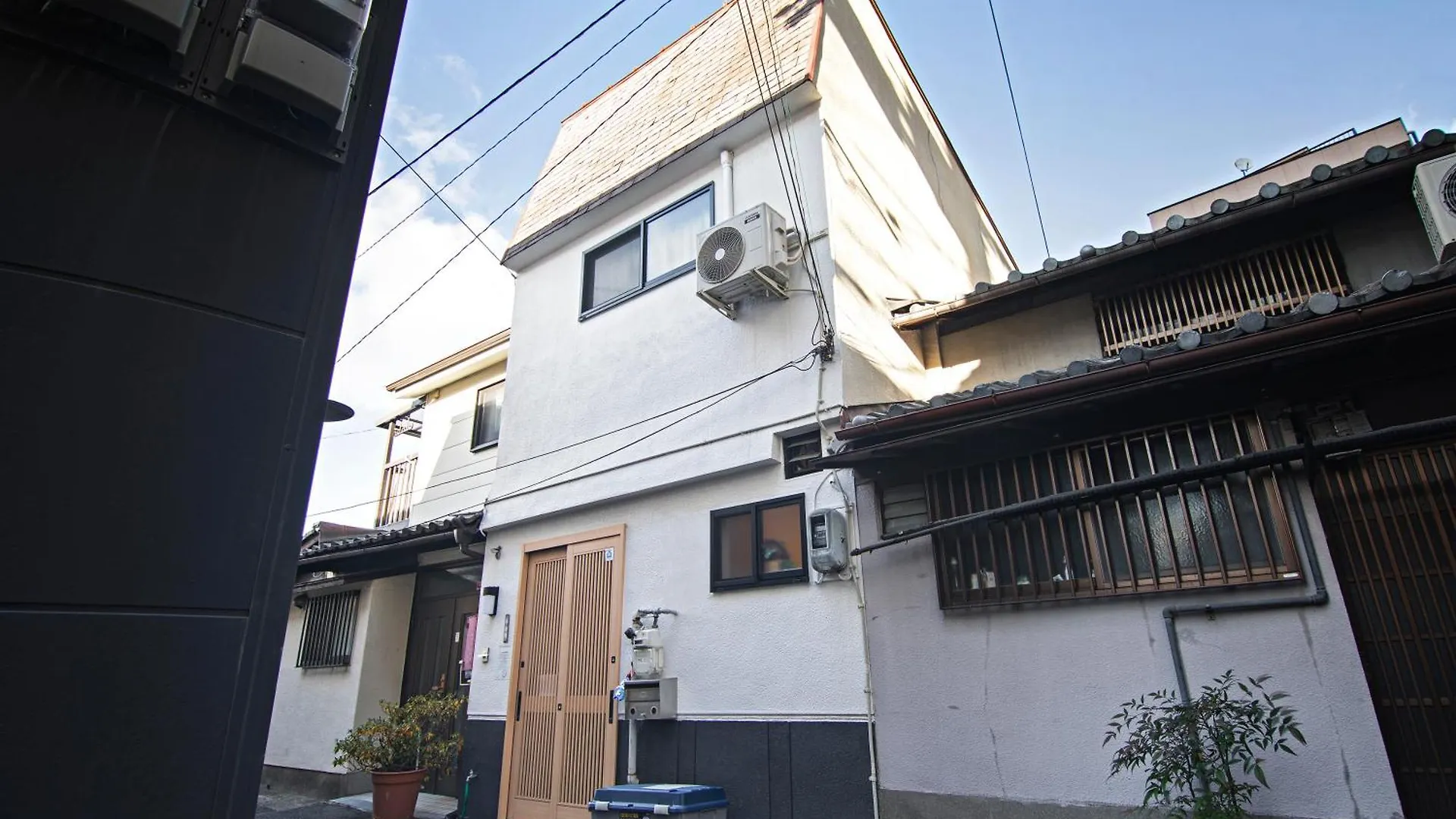 アパート 大阪市山house中津 最大10人 中津駅まで徒歩6分 梅田まで電車4分行ける！　アパートメント