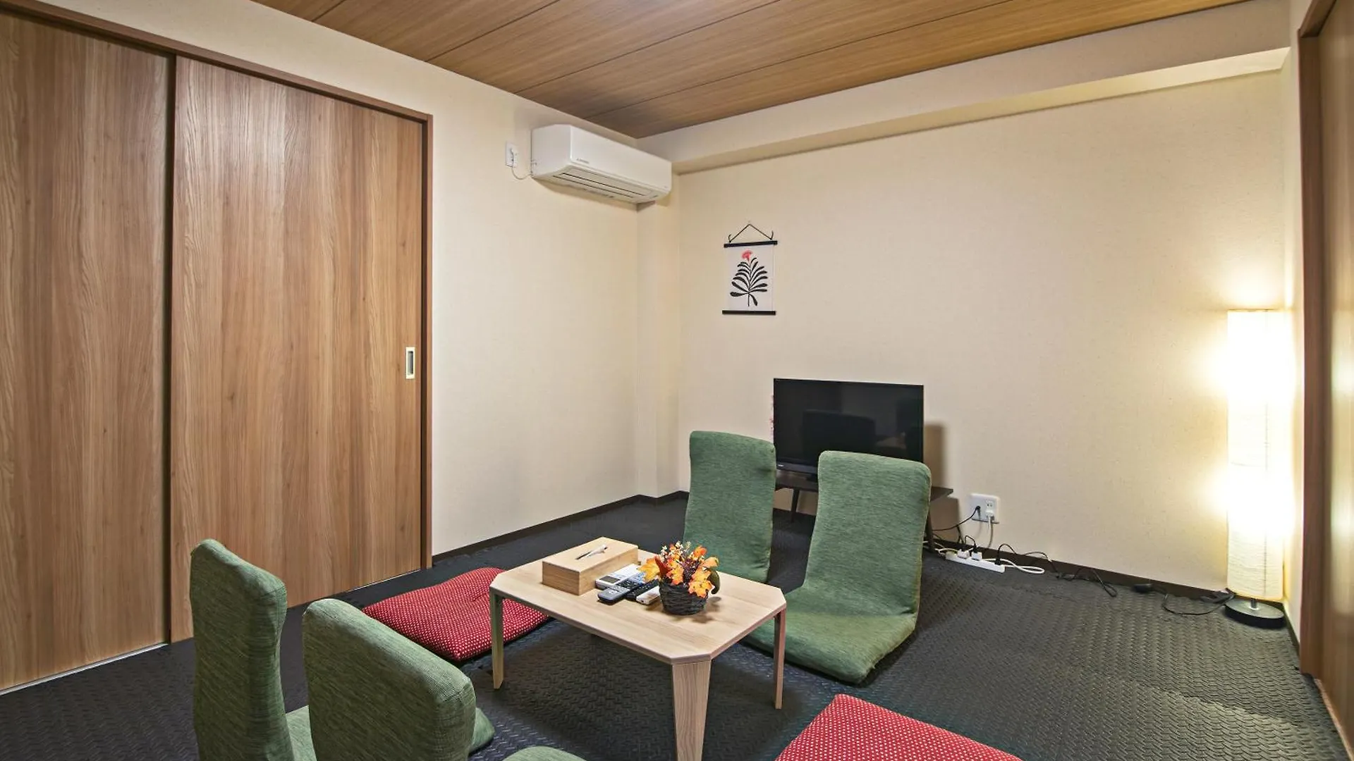 山house中津 最大10人 中津駅まで徒歩6分 梅田まで電車4分行ける！　 Apartment Osaka Japan